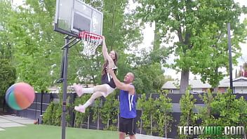 Play Petite Dunk Sia Wood , Danny Mountain