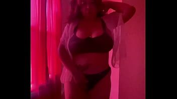 Play Hot sexy nena