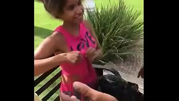 Play Drogadictos dominicanos intentan tener sexo en parque pero a el no se le para el guebo