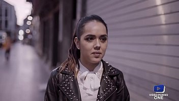 Play Mariska, aime pimenter sa vie sexuelle avec son mari