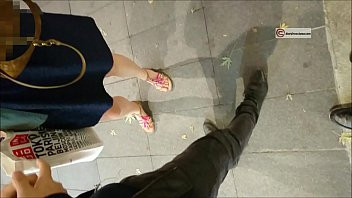 Play Je drague une féministe dans la rue - Ca tourne mal