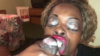 Play Granny a throat goat and she caught the nut